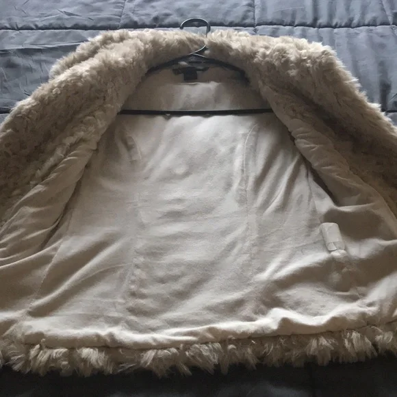 Armani Exchange Furry Vest - Picture 4 of 10